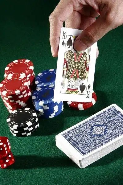 Tabel pembayaran Lightning Roulette dengan penjelasan rasio untuk setiap jenis taruhan